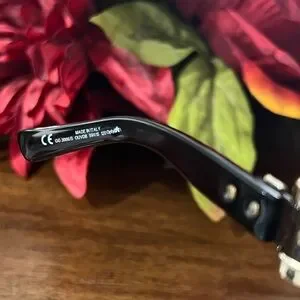 Gucci | Accessories | Gucci Queen Bow Sunglasses Euc | Poshmark display picture 1